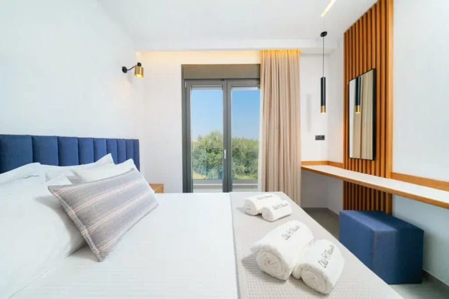 Apartment With Pool View 4