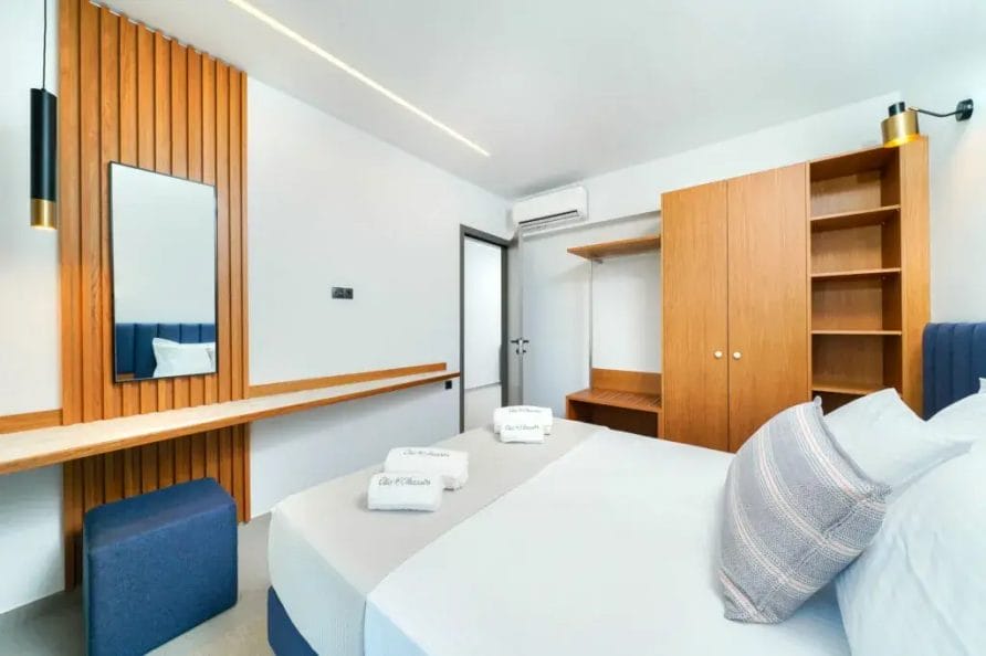 Apartment With Pool View 7