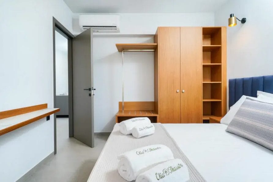 Apartment With Pool View 8