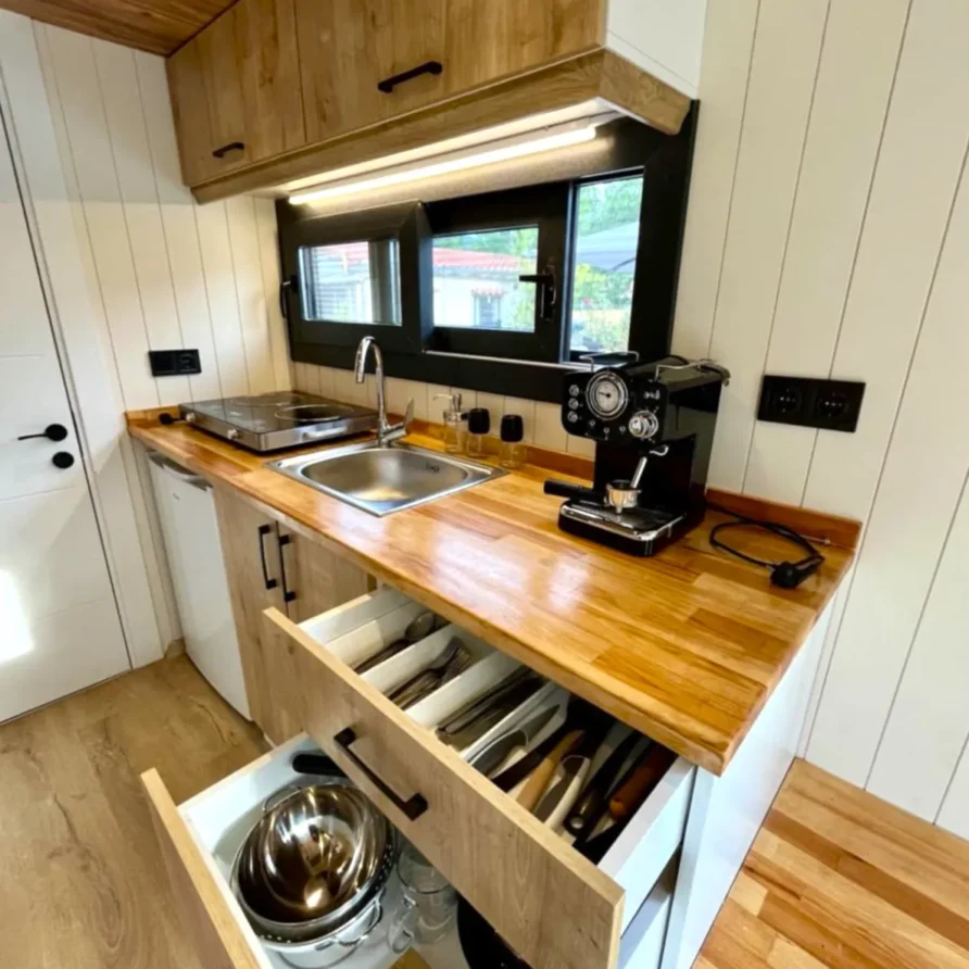Thassos Tiny Home 10
